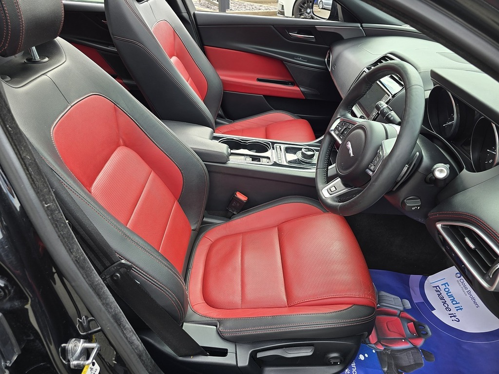 Jaguar XE D R-sport Black #3