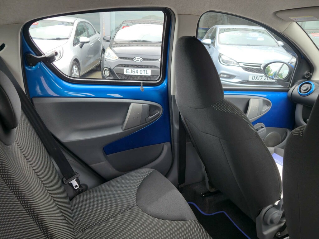Toyota Aygo 1.0 Vvt-i Black Hatchback Black #22