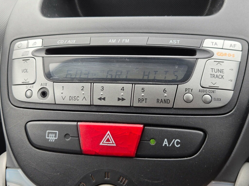 Toyota Aygo 1.0 Vvt-i Black Hatchback Black #31