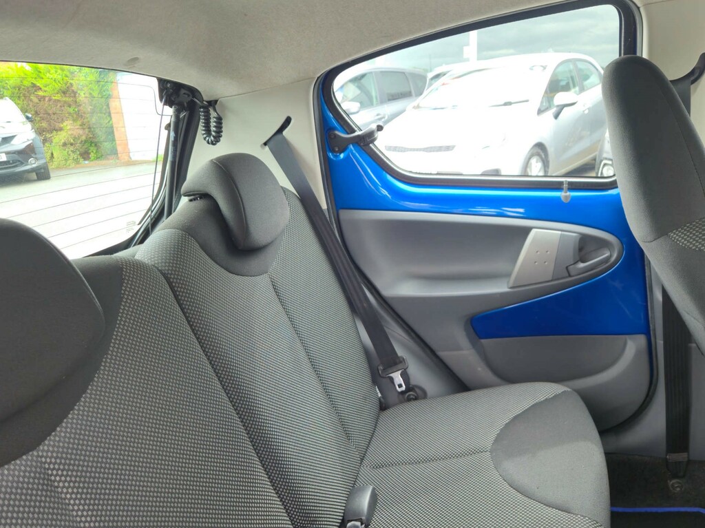 Toyota Aygo 1.0 Vvt-i Black Hatchback Black #23