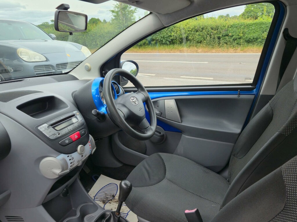 Toyota Aygo 1.0 Vvt-i Black Hatchback Black #28