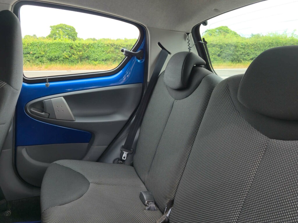 Toyota Aygo 1.0 Vvt-i Black Hatchback Black #25