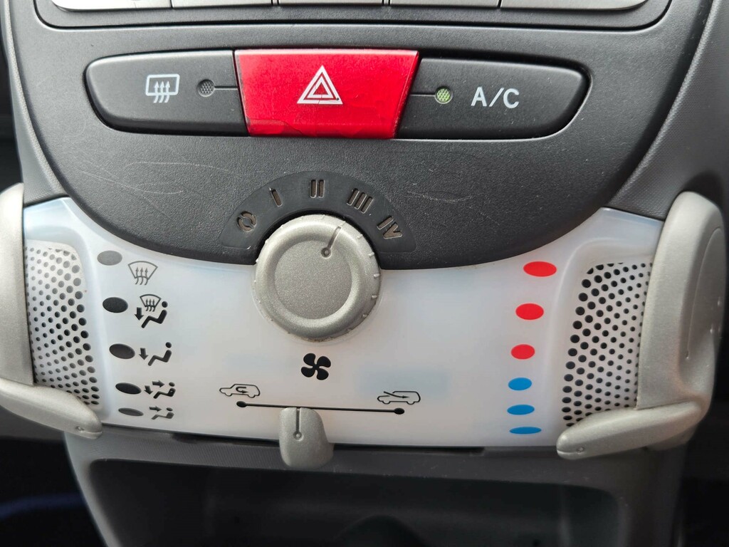 Toyota Aygo 1.0 Vvt-i Black Hatchback Black #32
