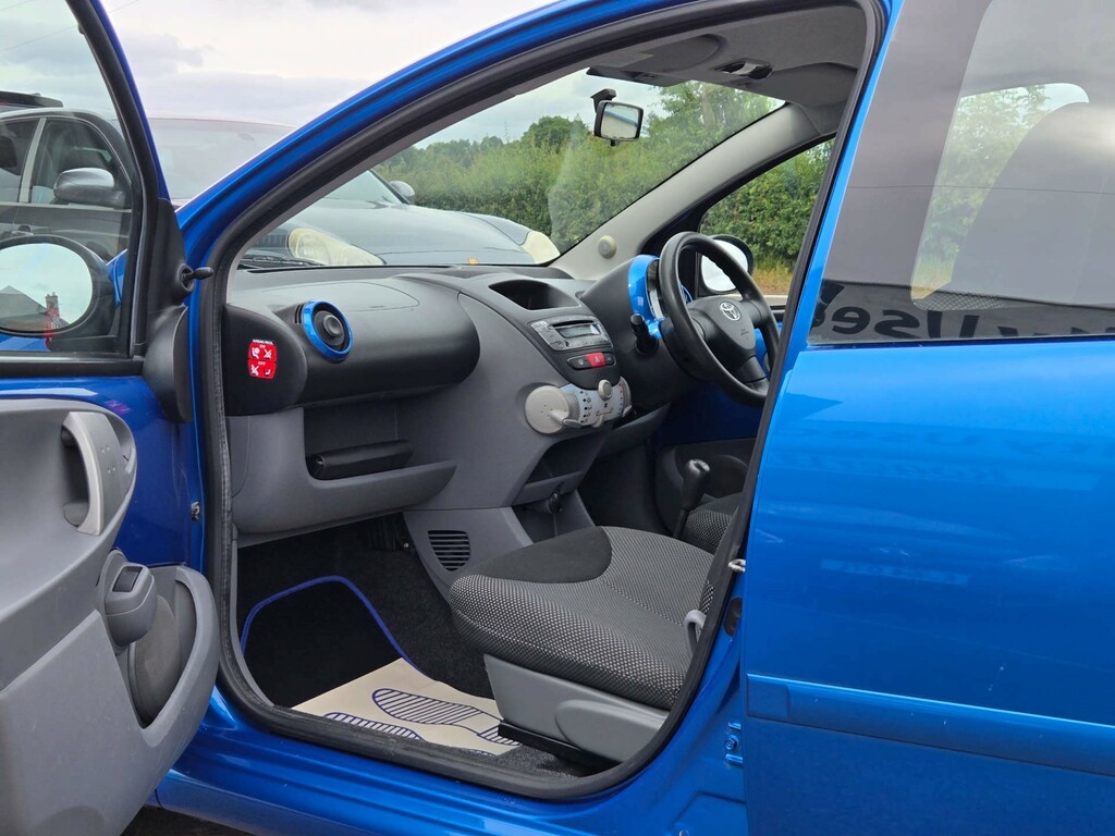 Toyota Aygo 1.0 Vvt-i Black Hatchback Black #26