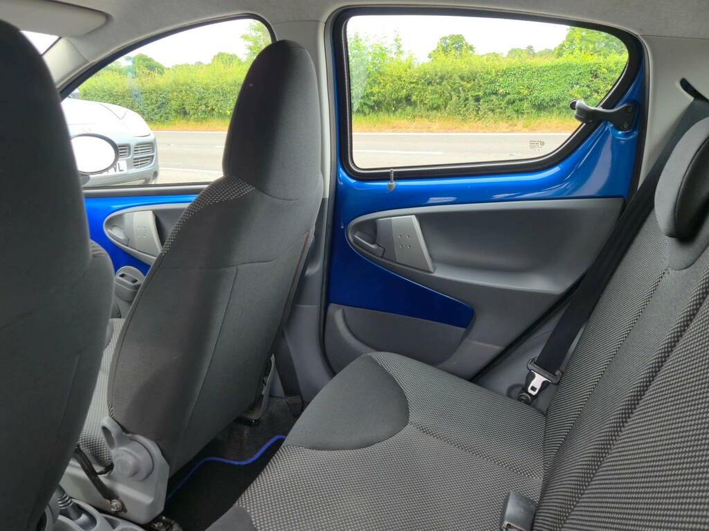 Toyota Aygo 1.0 Vvt-i Black Hatchback Black #24