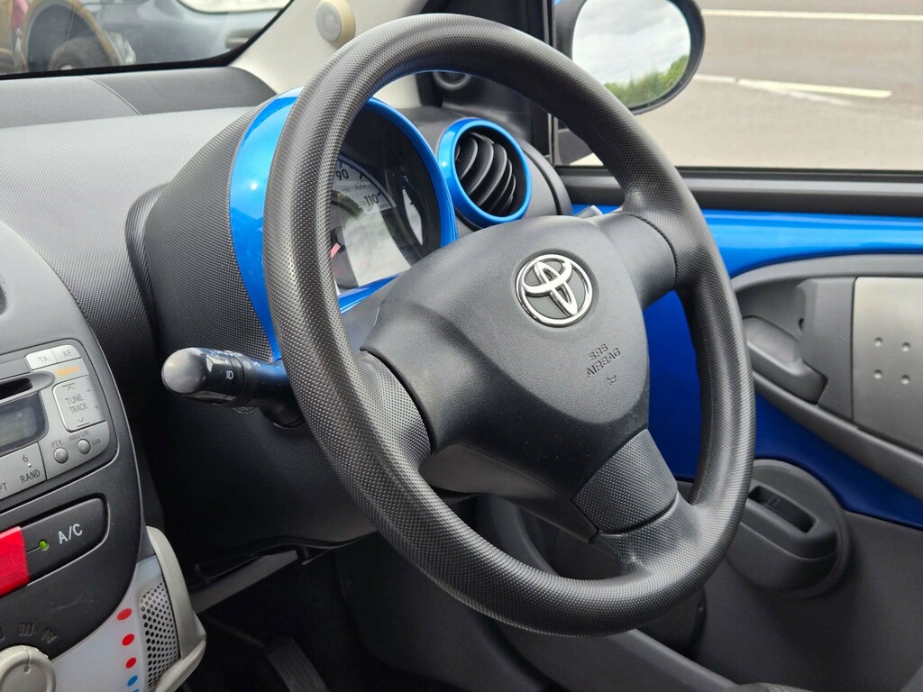 Toyota Aygo 1.0 Vvt-i Black Hatchback Black #27