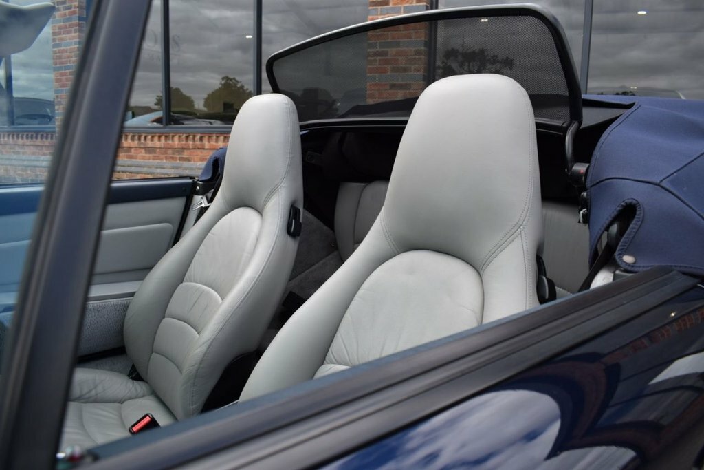 Porsche 911 3.6 993 Carrera Coupe Tiptronic S 272 Grey #24