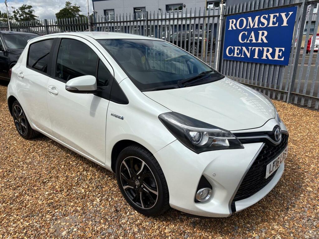 Toyota Yaris 1.5 Vvt-h Design E-cvt Euro 6 White