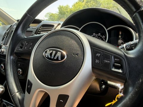 Kia Venga 1.6 4 Mpv Euro 6 123 Bhp White #39