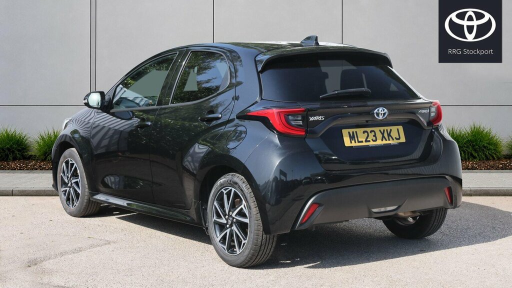 Toyota Yaris 1.5 Vvt-h Design E-cvt Euro 6 Ss ML23XKJ Black #4