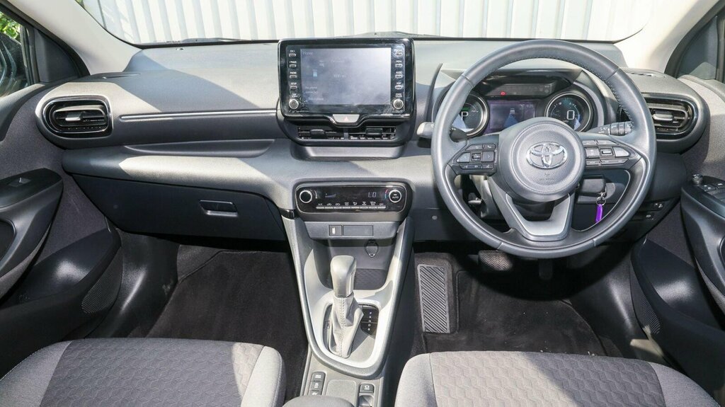 Toyota Yaris 1.5 Vvt-h Design E-cvt Euro 6 Ss ML23XKJ Black #6
