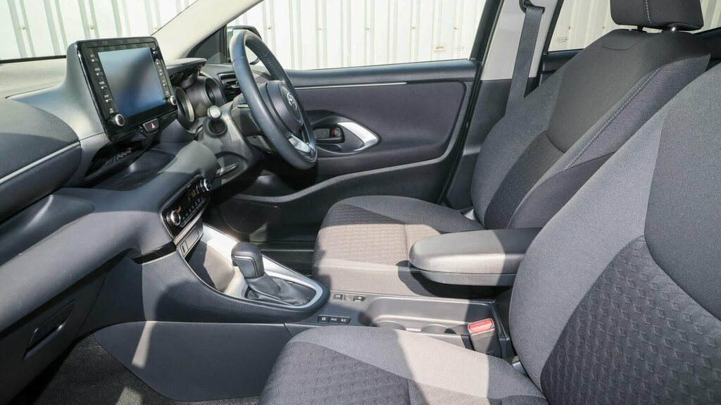 Toyota Yaris 1.5 Vvt-h Design E-cvt Euro 6 Ss ML23XKJ Black #5