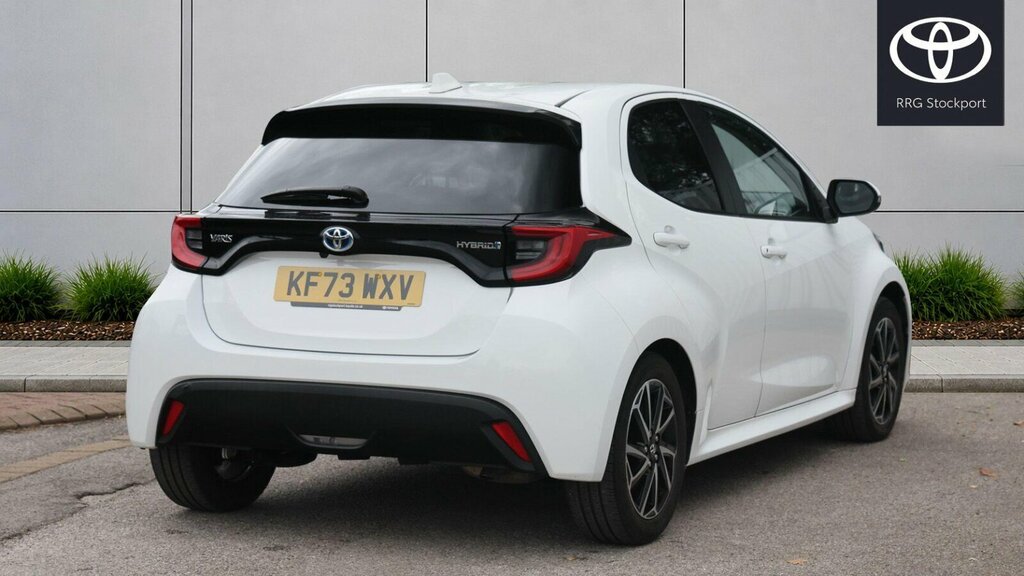 Toyota Yaris 1.5 Vvt-h Design E-cvt Euro 6 Ss KF73WXV White #2