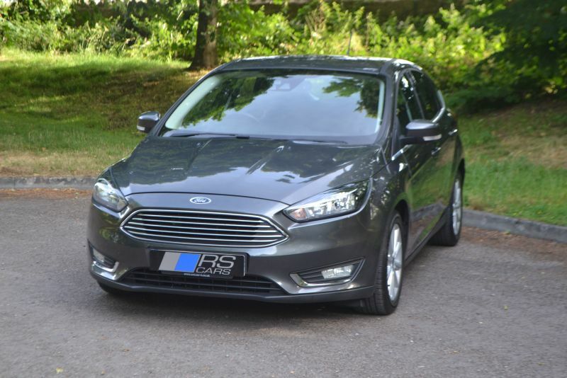 Ford Focus Hatchback Grey #3