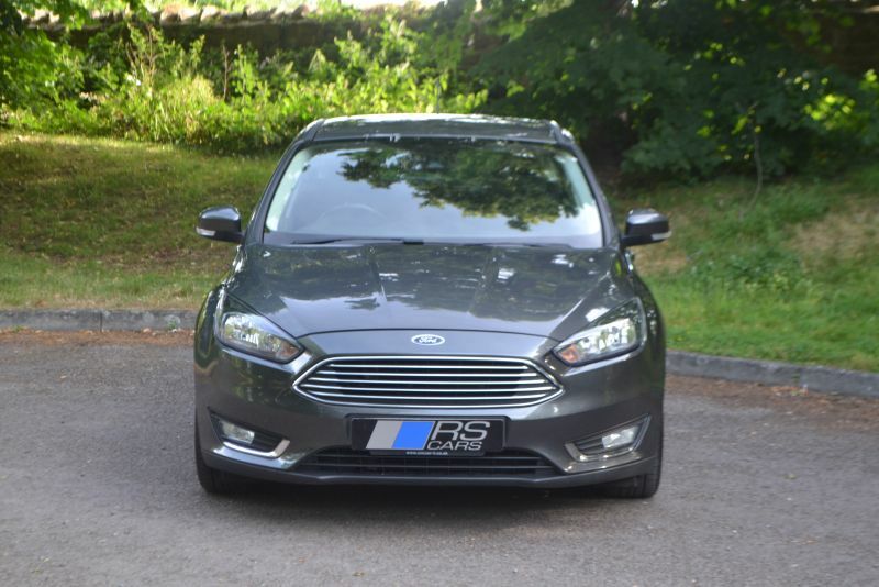 Ford Focus Hatchback Grey #4