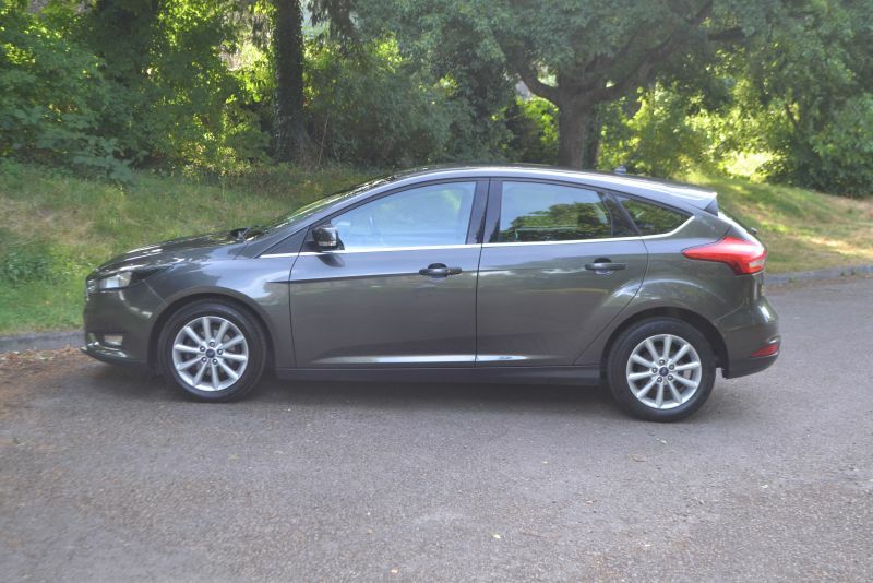 Ford Focus Hatchback Grey #2