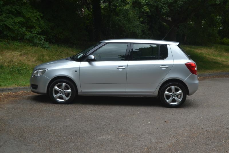 Skoda Fabia 1.2 Htp 6V 1 Hatchback 140 Gkm White #2