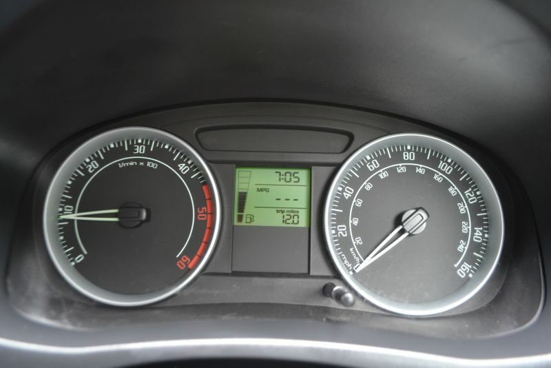 Skoda Fabia 1.2 Htp 6V 1 Hatchback 140 Gkm White #15