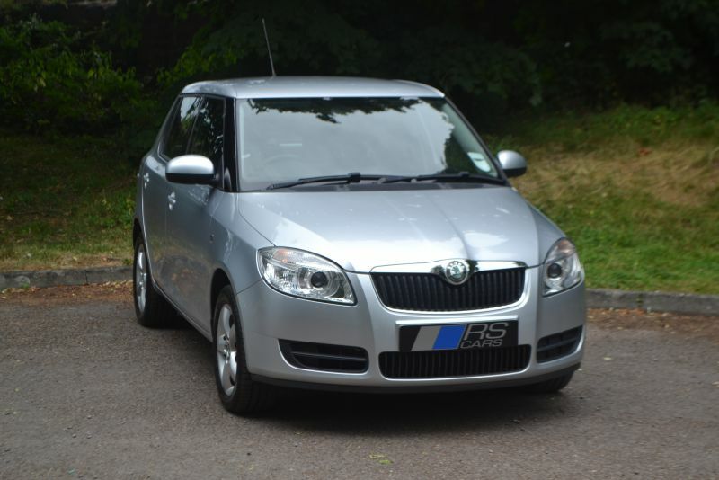 Skoda Fabia 1.2 Htp 6V 1 Hatchback 140 Gkm White #1