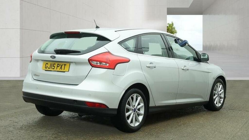Ford Focus Hatchback 1.6 Titanium Powershift Euro 6 2015 Silver #4