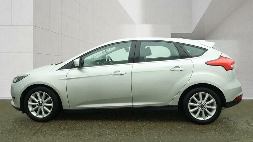 Ford Focus Hatchback 1.6 Titanium Powershift Euro 6 2015 Silver #6