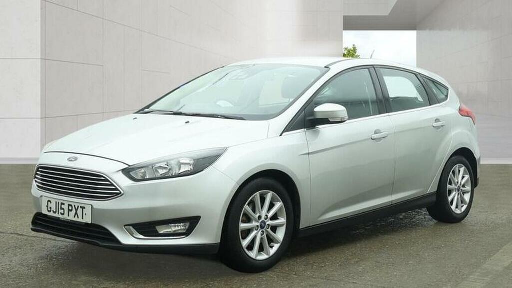 Ford Focus Hatchback 1.6 Titanium Powershift Euro 6 2015 Silver #2