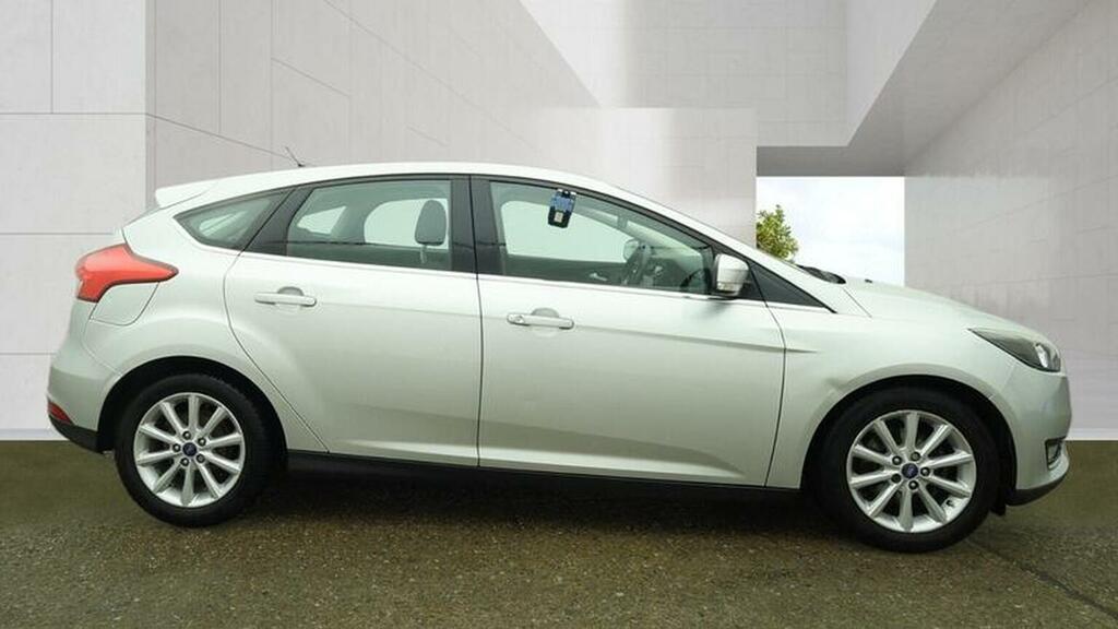 Ford Focus Hatchback 1.6 Titanium Powershift Euro 6 2015 Silver #5