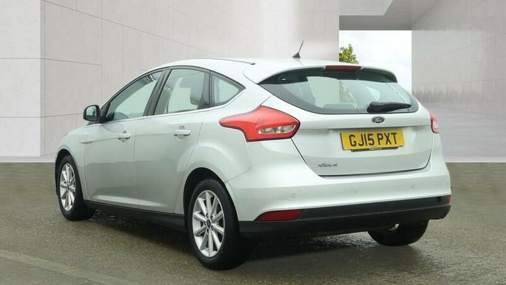 Ford Focus Hatchback 1.6 Titanium Powershift Euro 6 2015 Silver #3