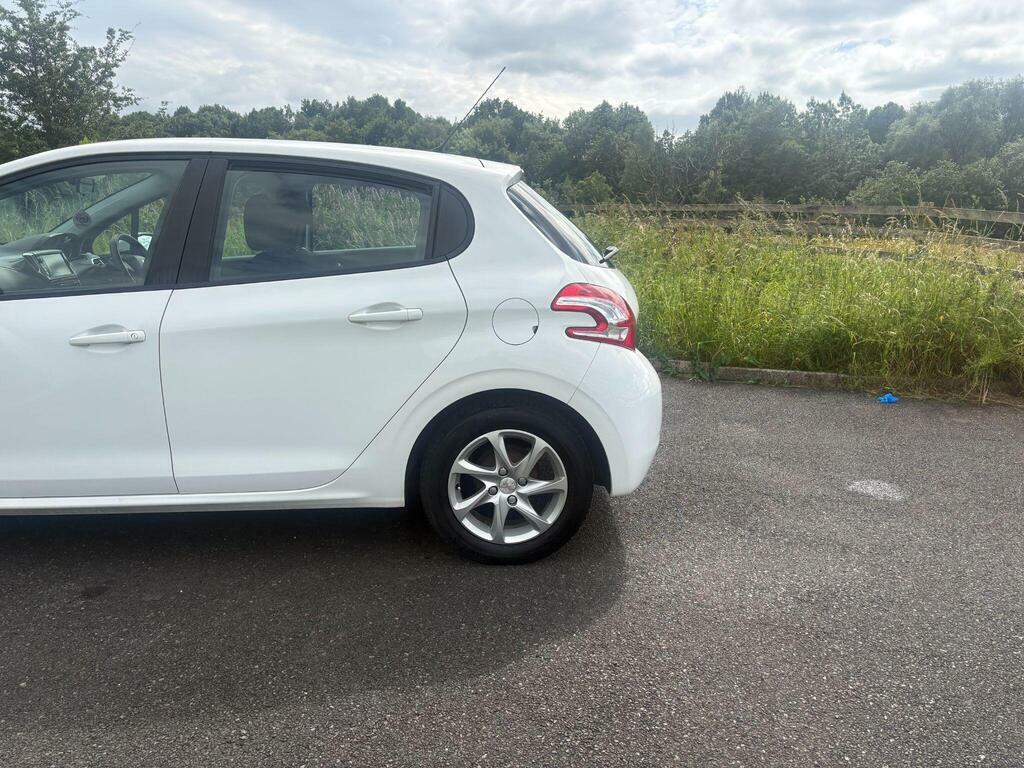 Peugeot 208 1.2 Vti Active Euro 5 White #6