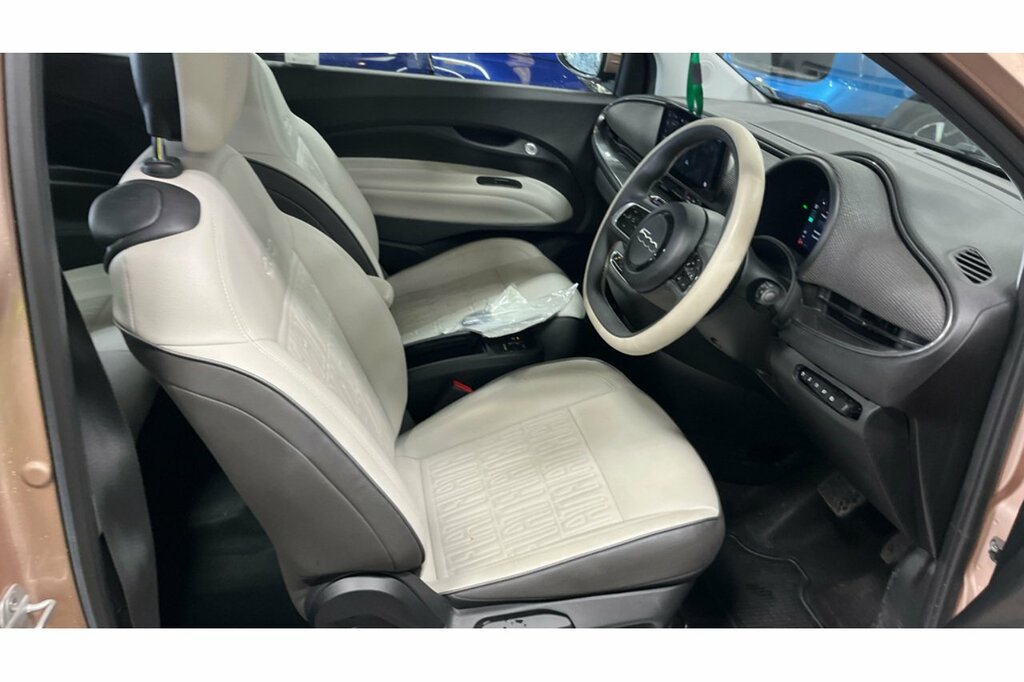Fiat 500E La Prima Gold #3