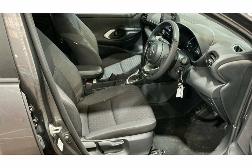 Toyota Yaris Vvt-h Icon Grey #3