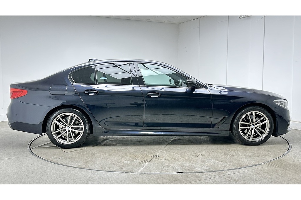 BMW 5 Series 520D M Sport Black #4