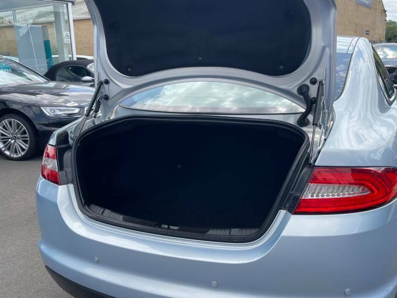 Jaguar XF 2.0D Prestige Euro 6 Ss Black #11