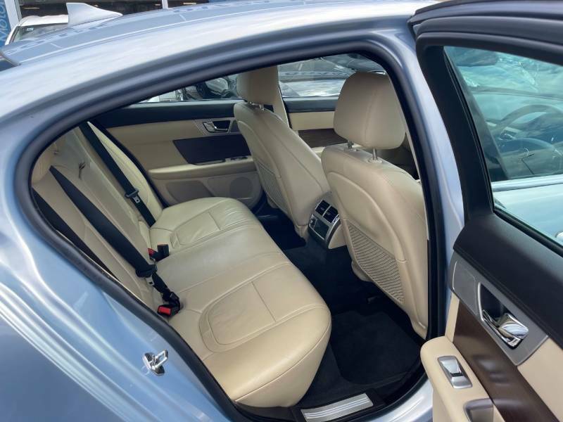 Jaguar XF 2.0D Prestige Euro 6 Ss Black #9