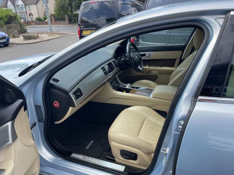Jaguar XF 2.0D Prestige Euro 6 Ss Black #8