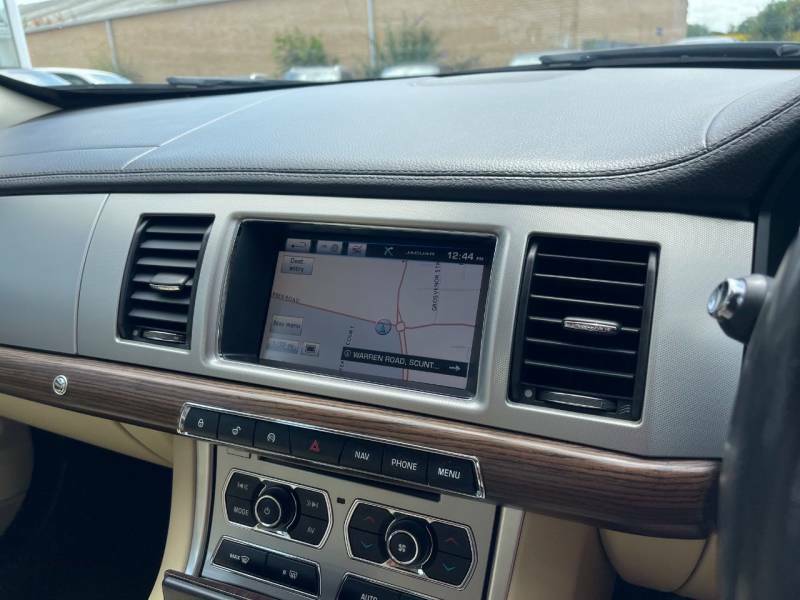 Jaguar XF 2.0D Prestige Euro 6 Ss Black #13