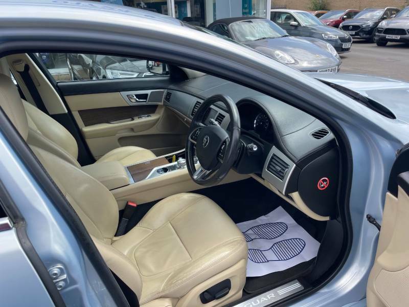 Jaguar XF 2.0D Prestige Euro 6 Ss Black #7