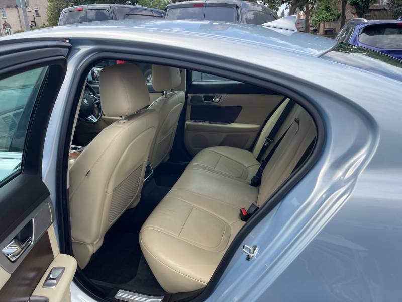Jaguar XF 2.0D Prestige Euro 6 Ss Black #10