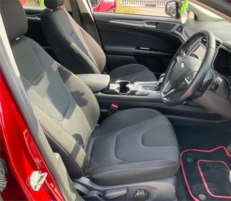 Ford Mondeo Mondeo Titanium Tdci Red #3