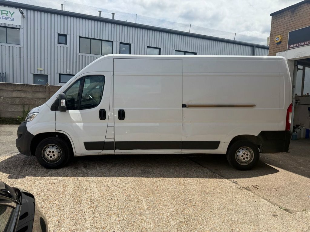 Vauxhall Movano 2.2L Dynamic SO22OJT White #4