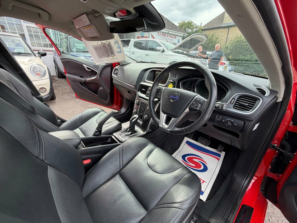 Volvo V40 Hatchback Red #6