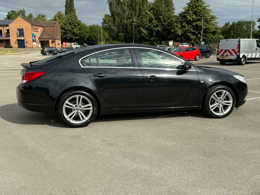 Vauxhall Insignia 2L Exclusiv Nav Black #4