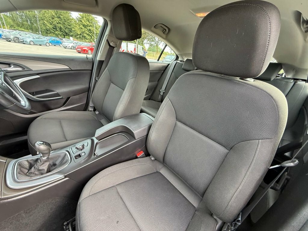 Vauxhall Insignia 2L Exclusiv Nav Black #3