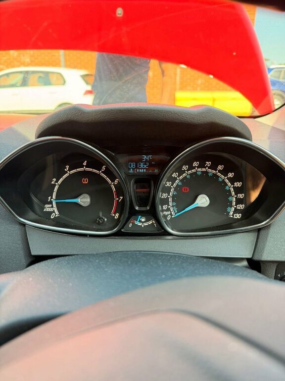 Ford Fiesta 1L Zetec Red #4