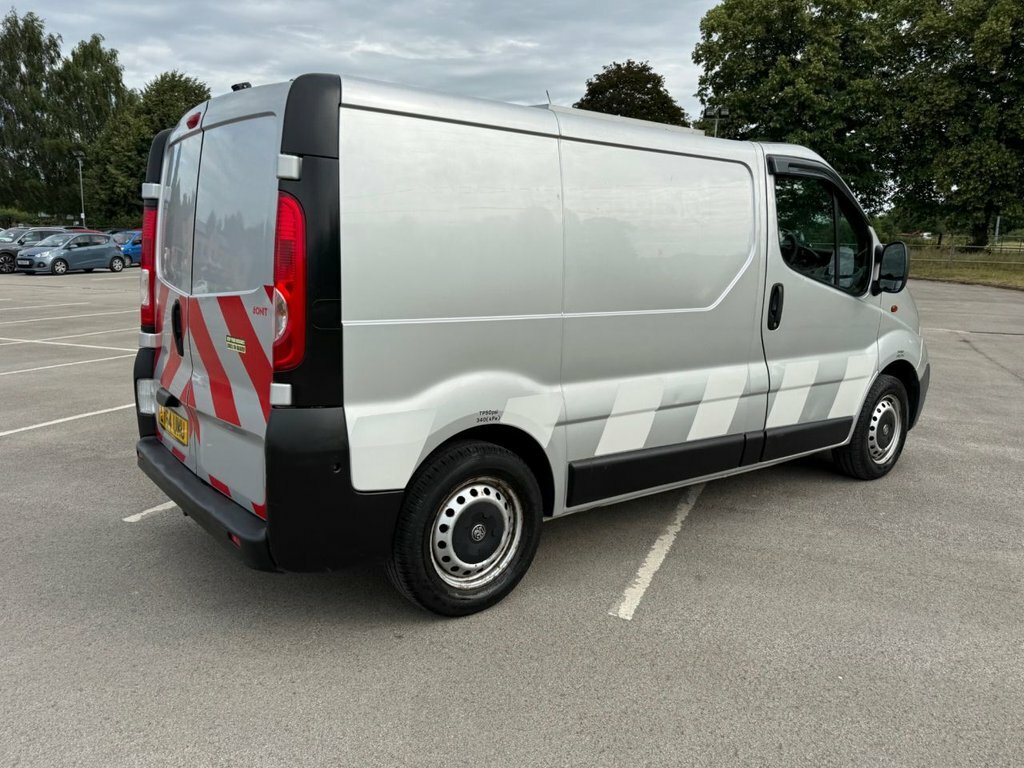 Vauxhall Vivaro Mpv Silver #3