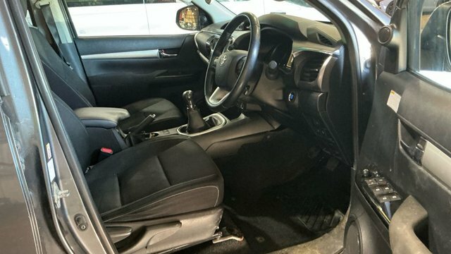 Toyota HILUX Invincible X Dcab Pick Up 2.4 D-4d Silver #10