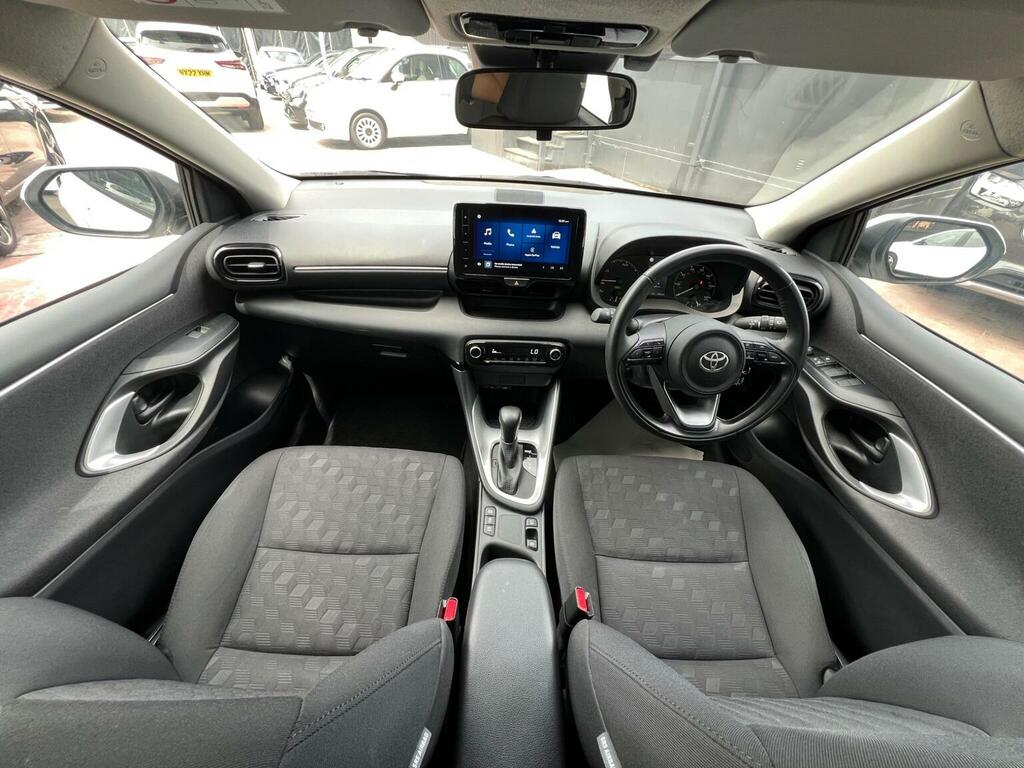 Toyota Yaris 1.5 Vvt-h Icon E-cvt Euro 6 Ss DY24WCP White #2