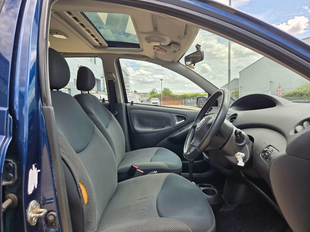 Toyota Yaris 1.3 Blue Vvt-i Blue #18