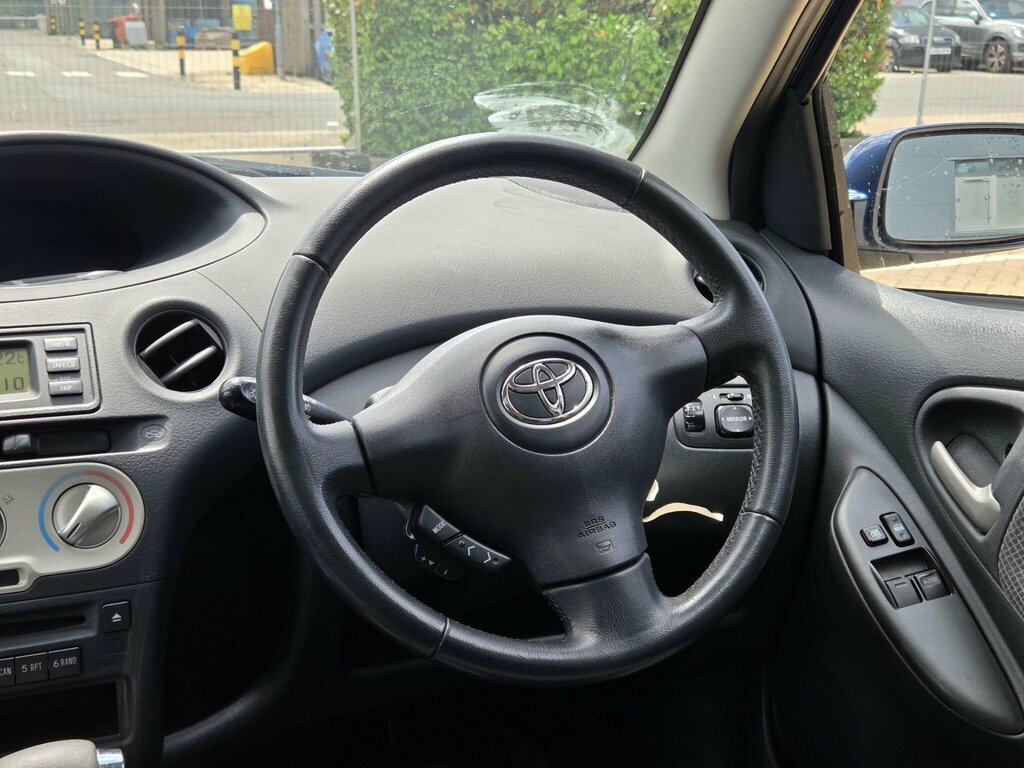 Toyota Yaris 1.3 Blue Vvt-i Blue #30