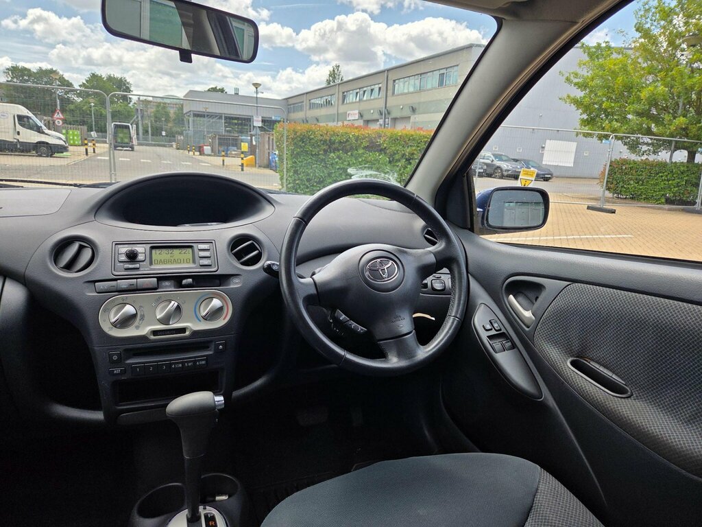 Toyota Yaris 1.3 Blue Vvt-i Blue #26